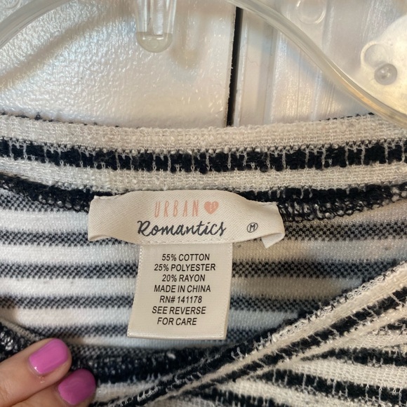 Urban Romantics striped long sleeve cropped blouse size women’s medium - Picture 5 of 5